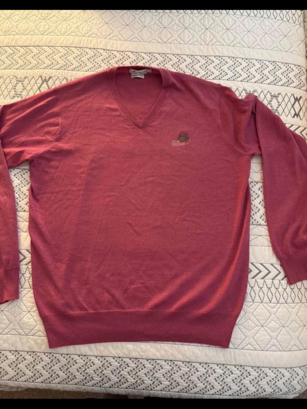Peter Millar Men's large V-Neck cashmere Sweater in Berry Red/Rose
